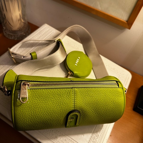 Furla Lime Green Barrel Bag w/ Coin Pouch. NWT. - Picture 3 of 3